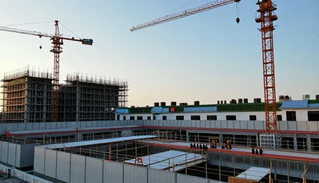 建筑标准升级推动温室骨架设备配套服务转型
